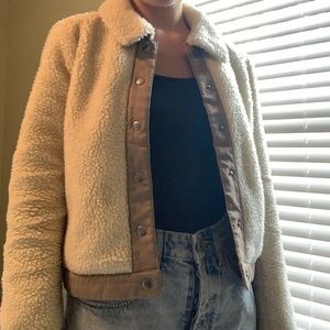 Madewell cream sherpa jacket with collar.